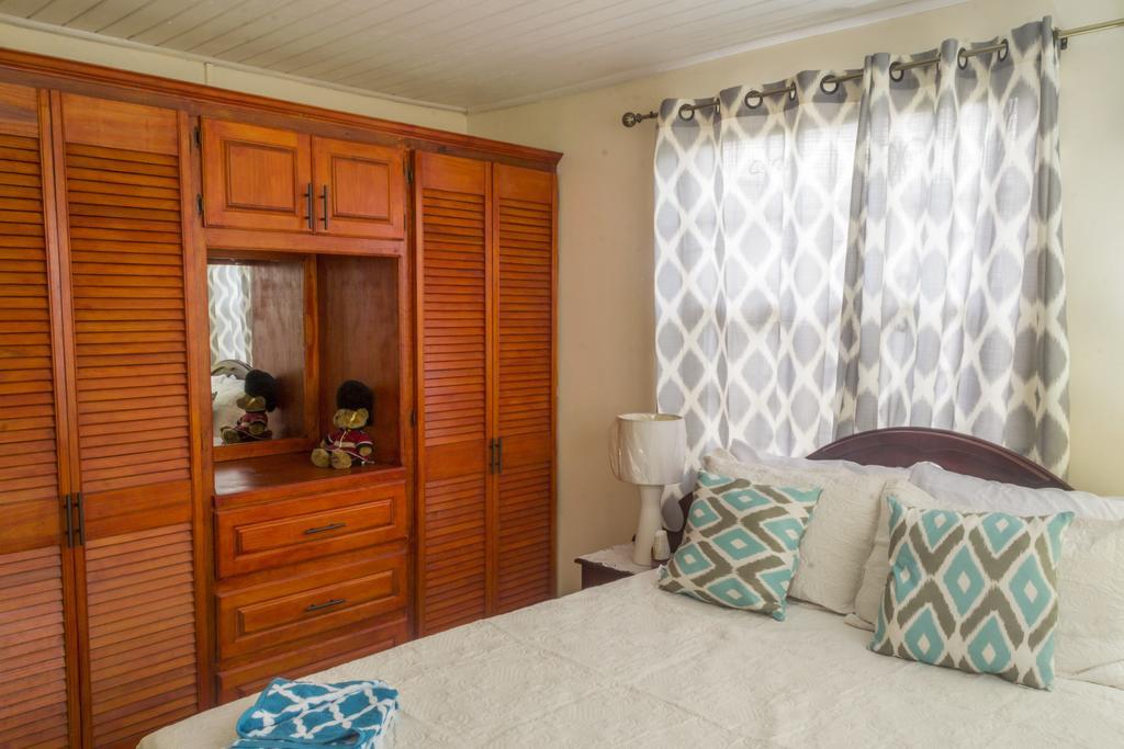 Darrel Cot Beachfront Cottage Saint Peter Exterior photo